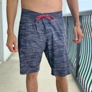 Lululemon Men’s Trunks Board shorts size 34